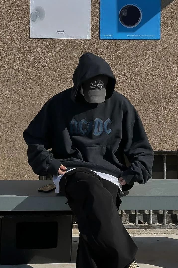 Пример фотографии: Hoodie in the Yard