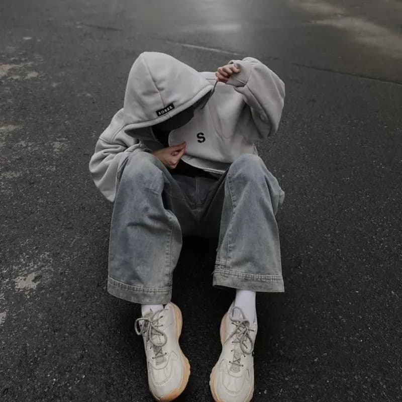 Пример фотографии: Hoodie on Asphalt