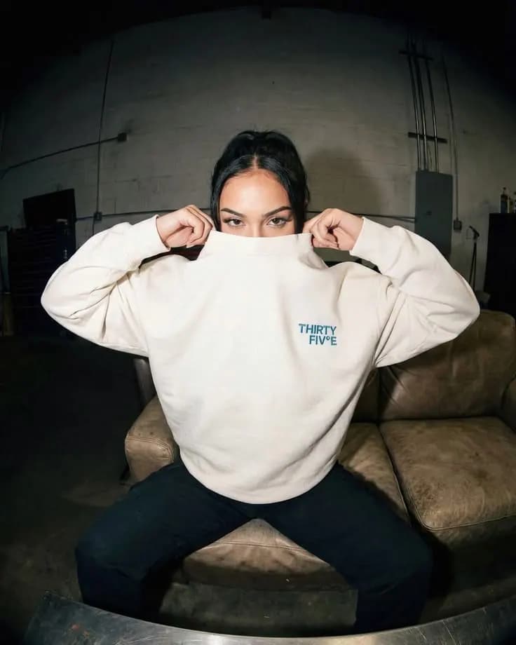 Пример фотографии: Sweatshirt in Spotlight