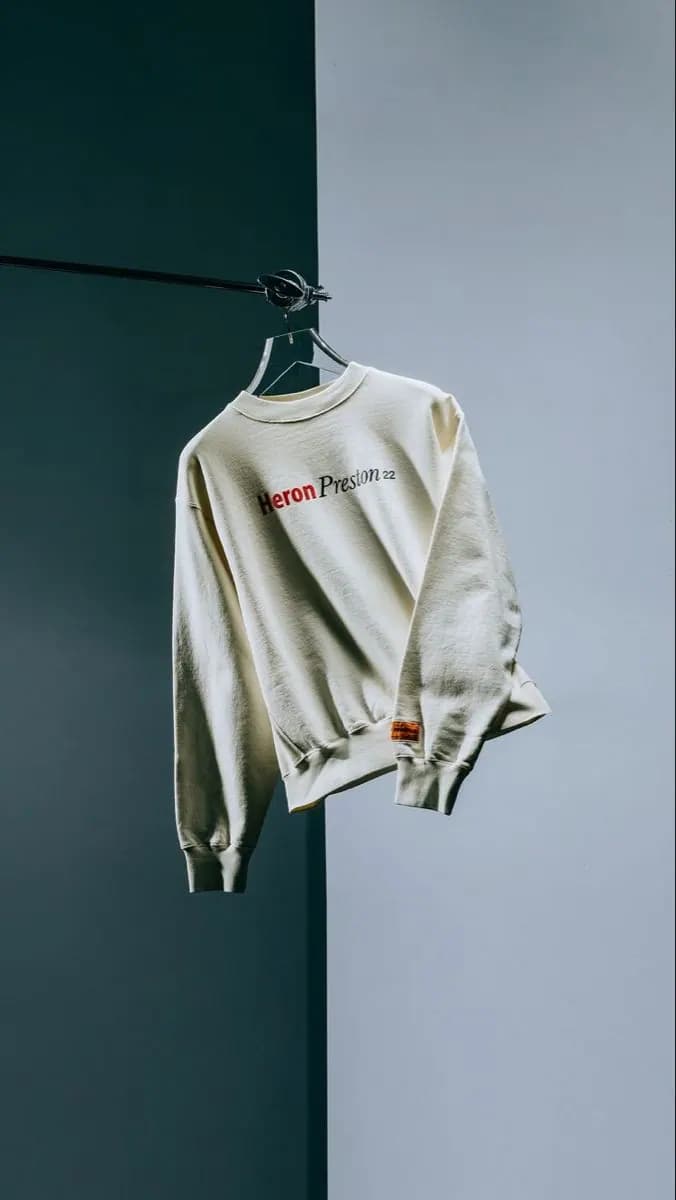 Пример фотографии: Sweatshirt on the Wall