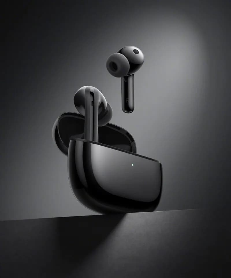 Пример фотографии: Earbuds in the Case