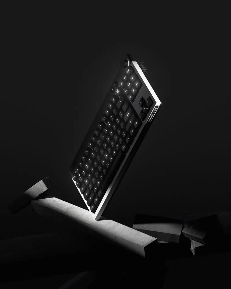 Пример фотографии: Keyboard in the Dark